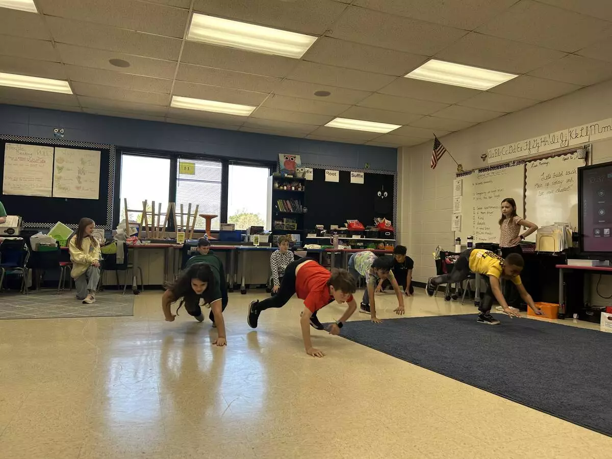 bear crawl races